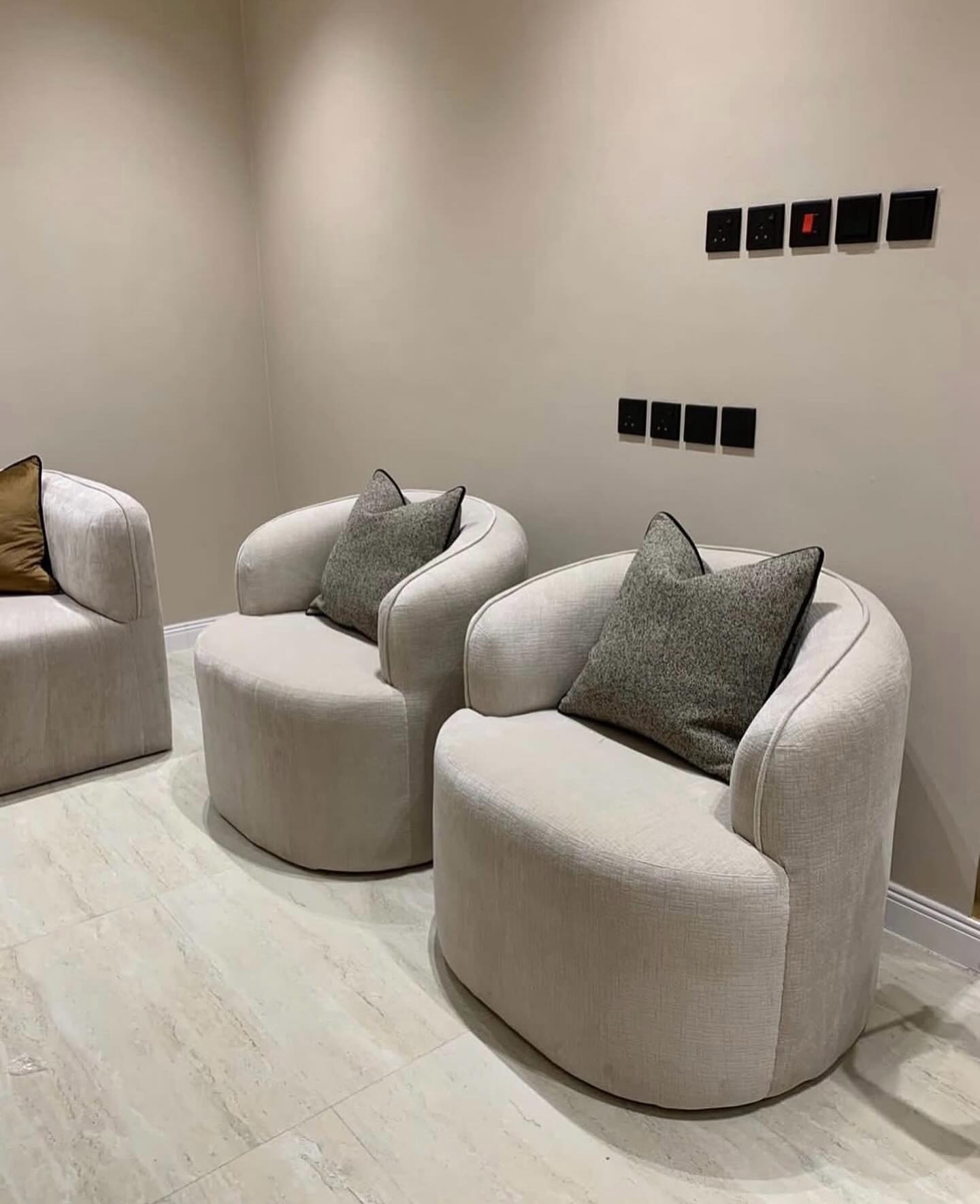 kuwait_sofa_1774204961644