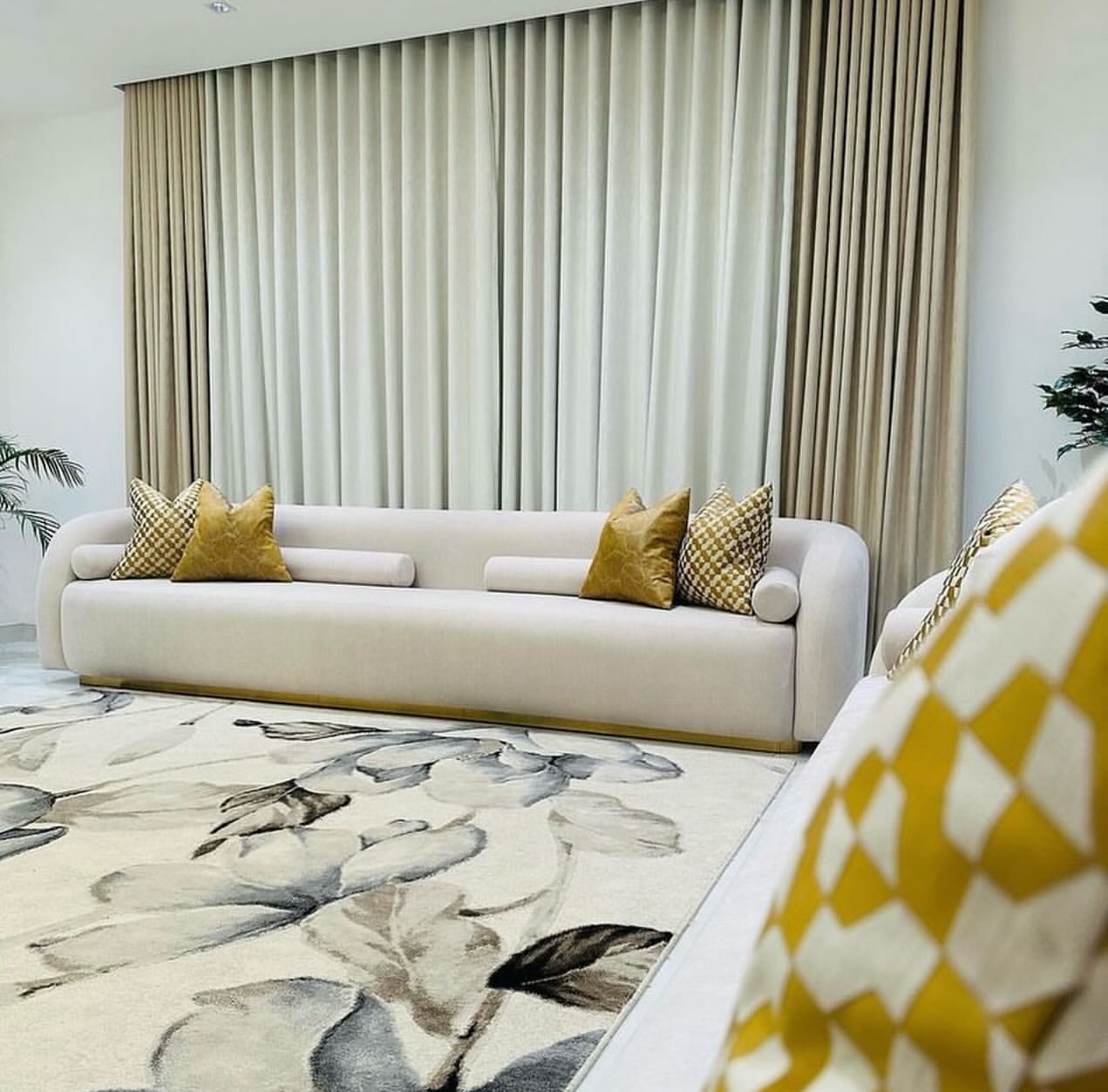 kuwaitsofa__C8HSdLVCmjB_1