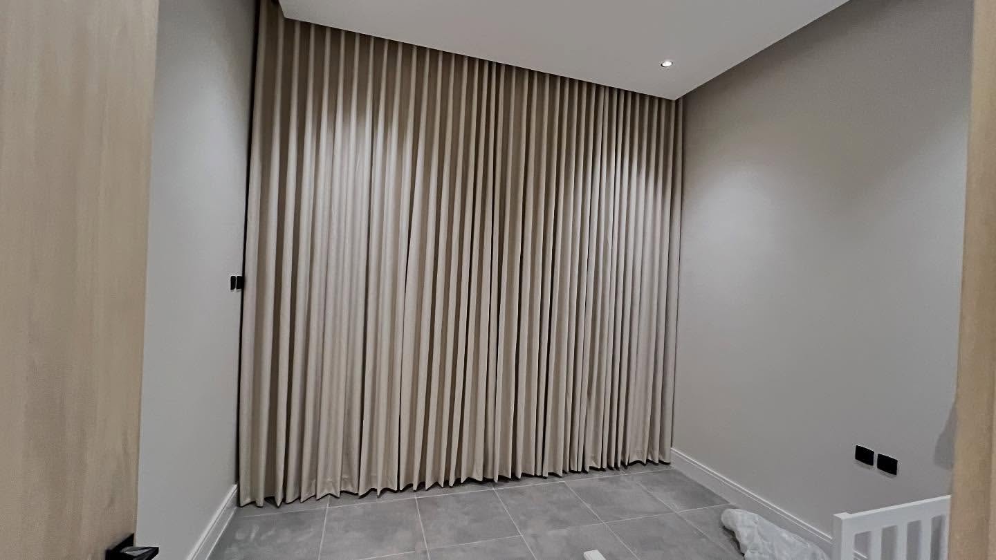modern_curtain4_DCYjDqnIqrf_2