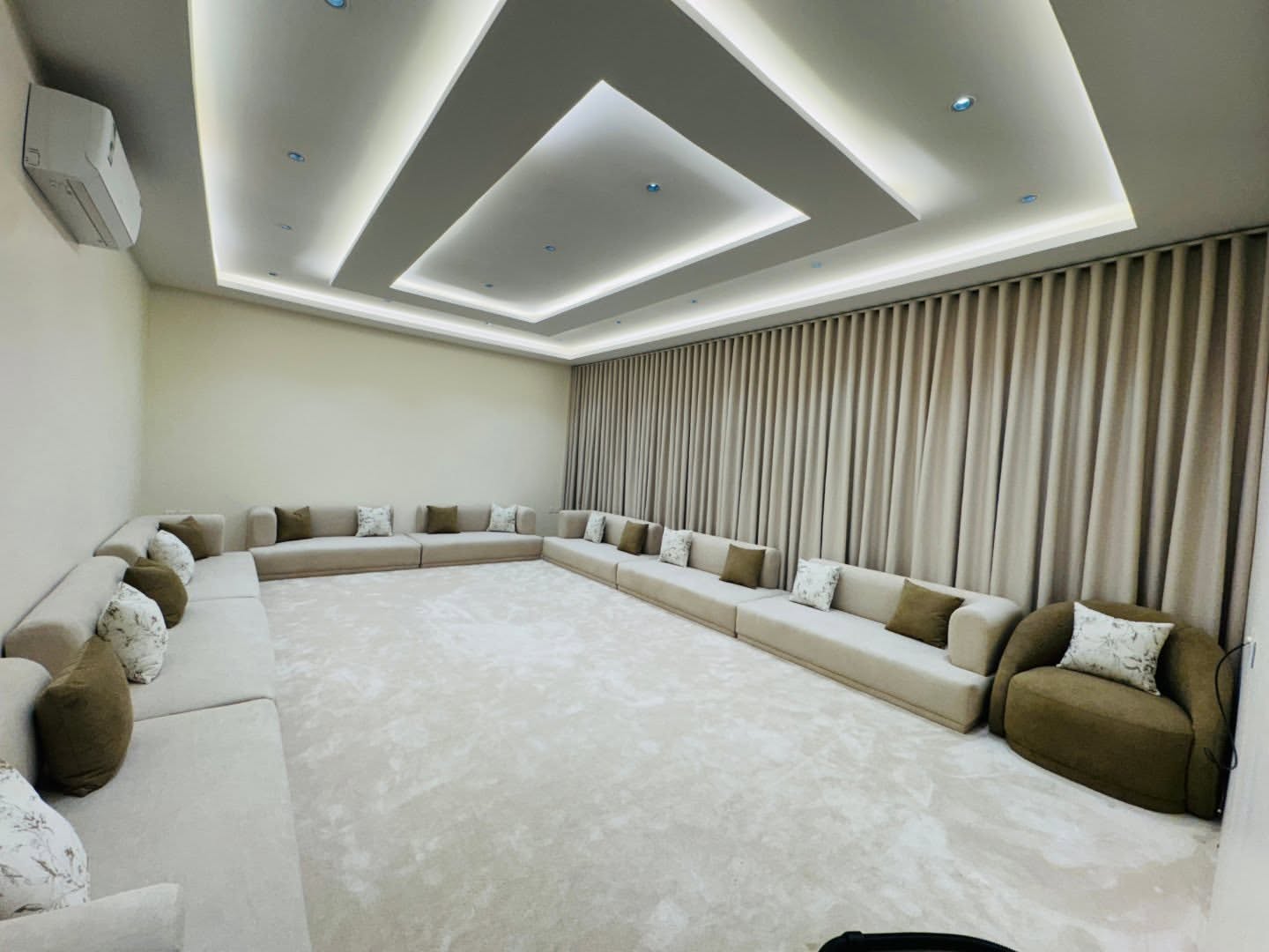 sofas_204___DSNzZkvDA2Q___