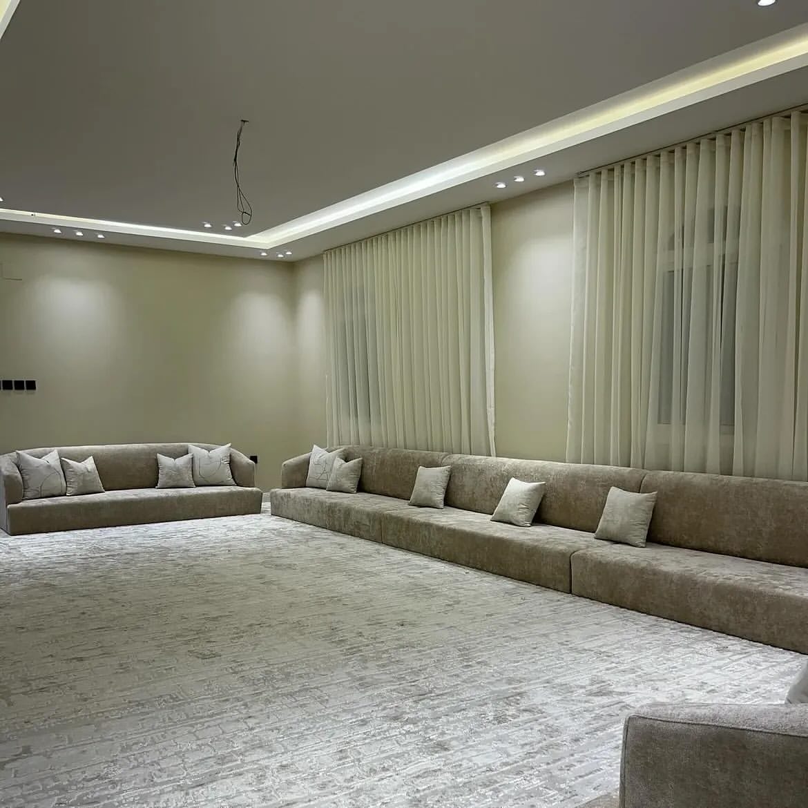 sofas_q8_DHIf4ejKAxm_2