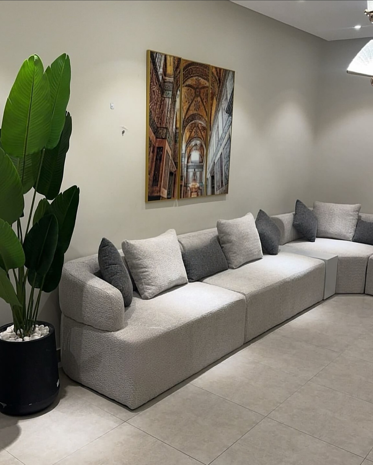 sofas_q8_DKF0XHBo8RU_1