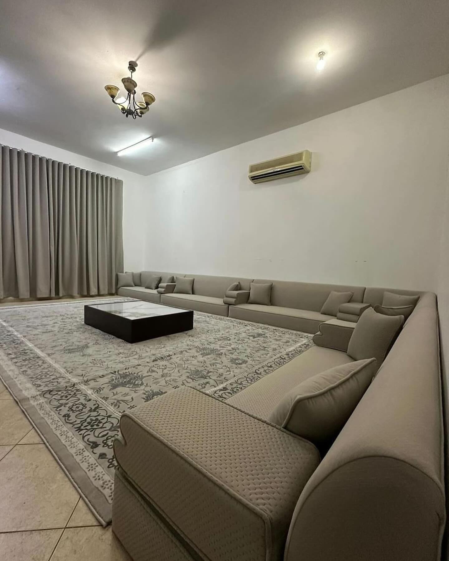sofas_q8___DCUilAKg7aw___